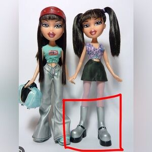 Bratz “Flaunt It” Jade shoes Gray & Black Chunky boots
